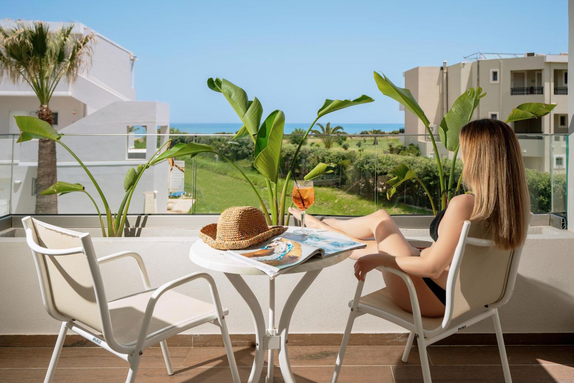 Delfina Tropic Station touristique Paralia Kourna
