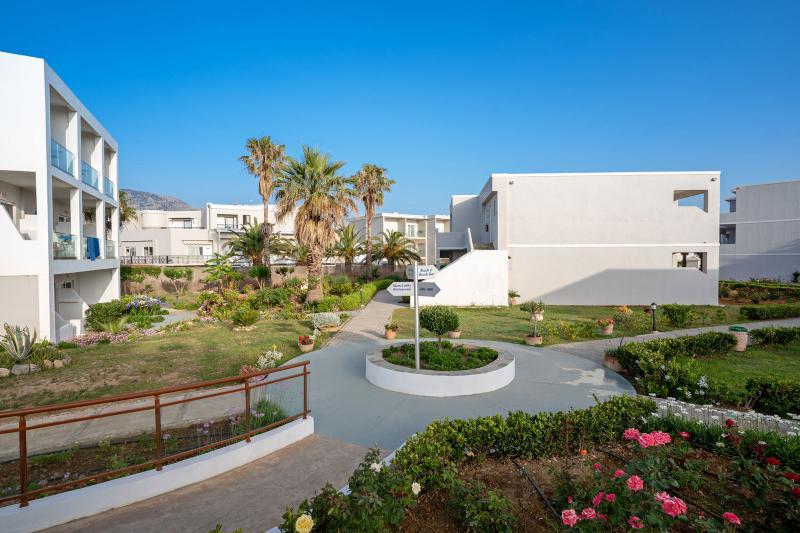 Delfina Tropic Station touristique Paralia Kourna